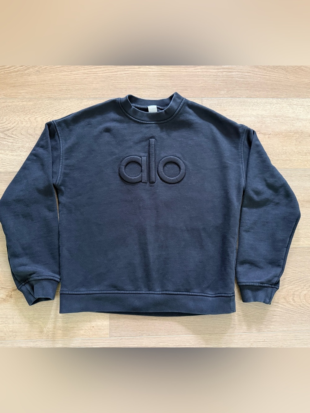 ALO Yoga Embroidered Logo Crewneck Sweatshirt Medium Black